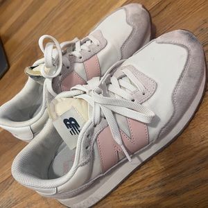 New Balance Women's 237 Shoes, size 9